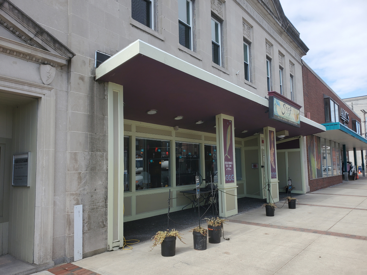 Existing Entry Façade, View from Sidewalk.